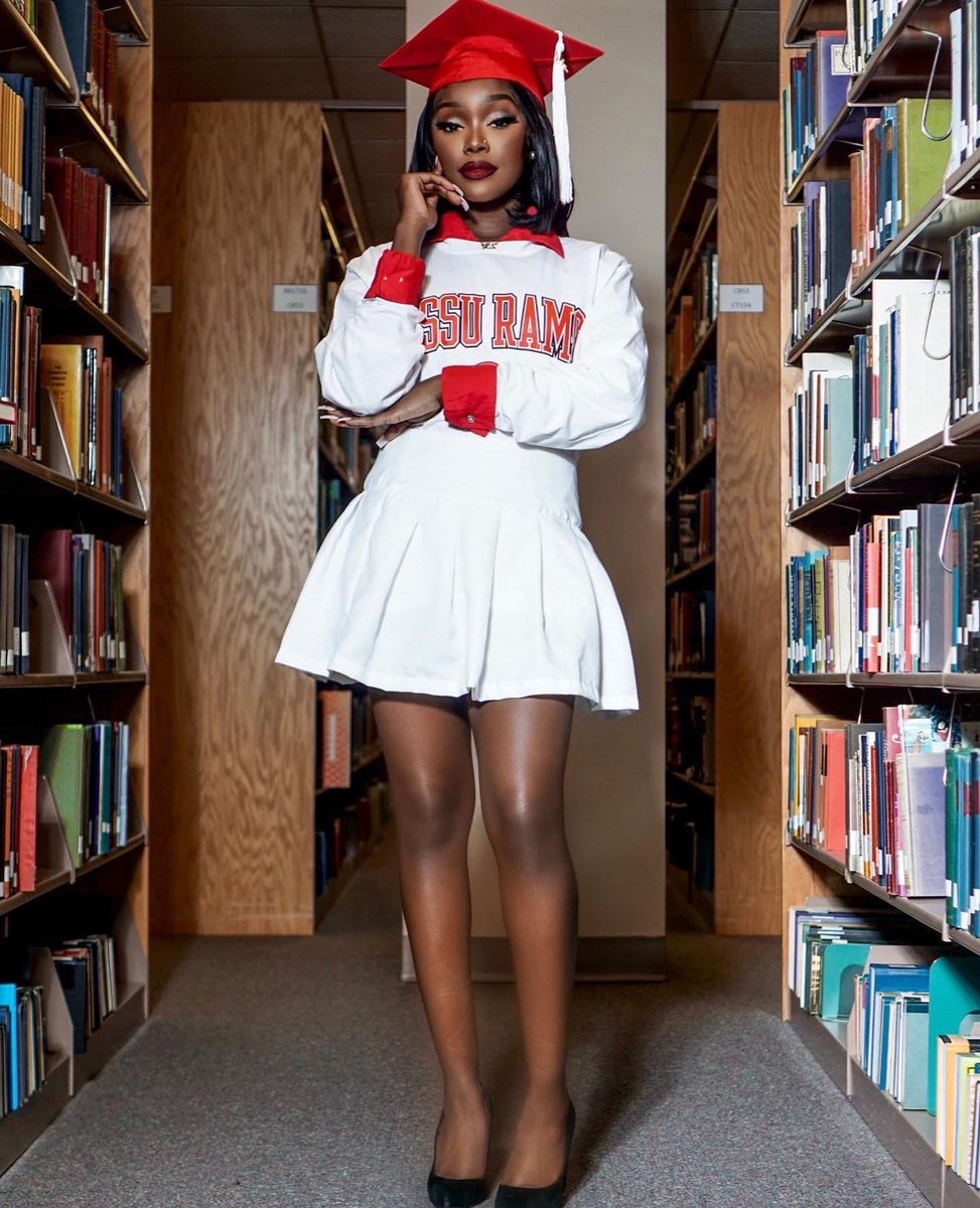 ___makayela's tweet image. An official Alumna of WSSU … Mkay out 🥹🫶🏾 #WSSUGrad #blackgrad