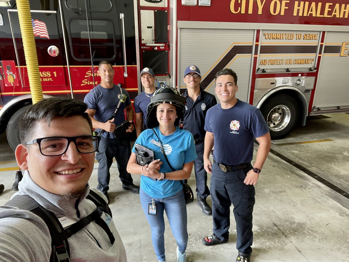 AB_OneFLA's tweet photo. The Doral Store partnering up with @HialeahFD and continuing to show them support with FirstNet! ππ₯ππ₯ππ₯
#FirstNet
#PriorityNetwork
#FirstResponderAppreciation
#OneFLA
#SuperNecessary https://t.co/8ob7mmECxK
