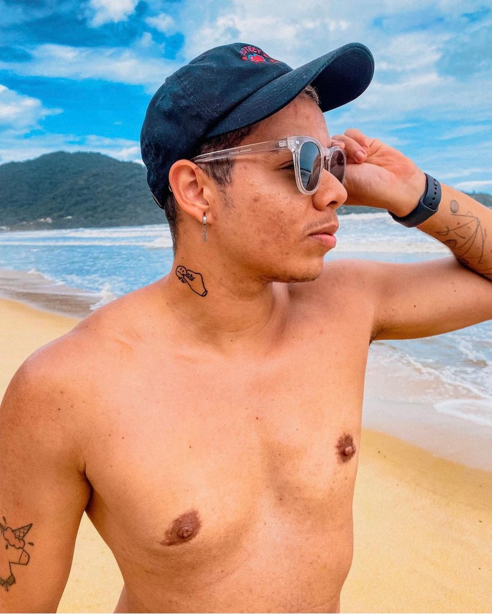 FLAVNT's tweet image. I spy with my little eye an important message 👀

🧢 Protect Trans Folks 🏳️‍⚧️

#ptf #protecttransfolks #flavnt #flavntstreetwear #flavntyourself #lgbt #lgbtqia #queer #queerapparel #gayapparel #gayclothes #queerclothes #transowned #lesbianowned