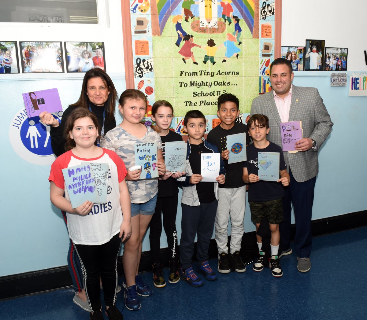 ANTHONYDESPO's tweet photo. To celebrate #NationalPoliceWeek, our cutest @HempsteadTown neighbors participate in my #CardsForCops program - handcrafted, from♥️greeting cards to thank #lawenforcement for being our protectors.
👀 awesome cards @OaksSchool3. Can't wait to deliver my @NassauCountyPD friends! https://t.co/rBfKGcZE4w