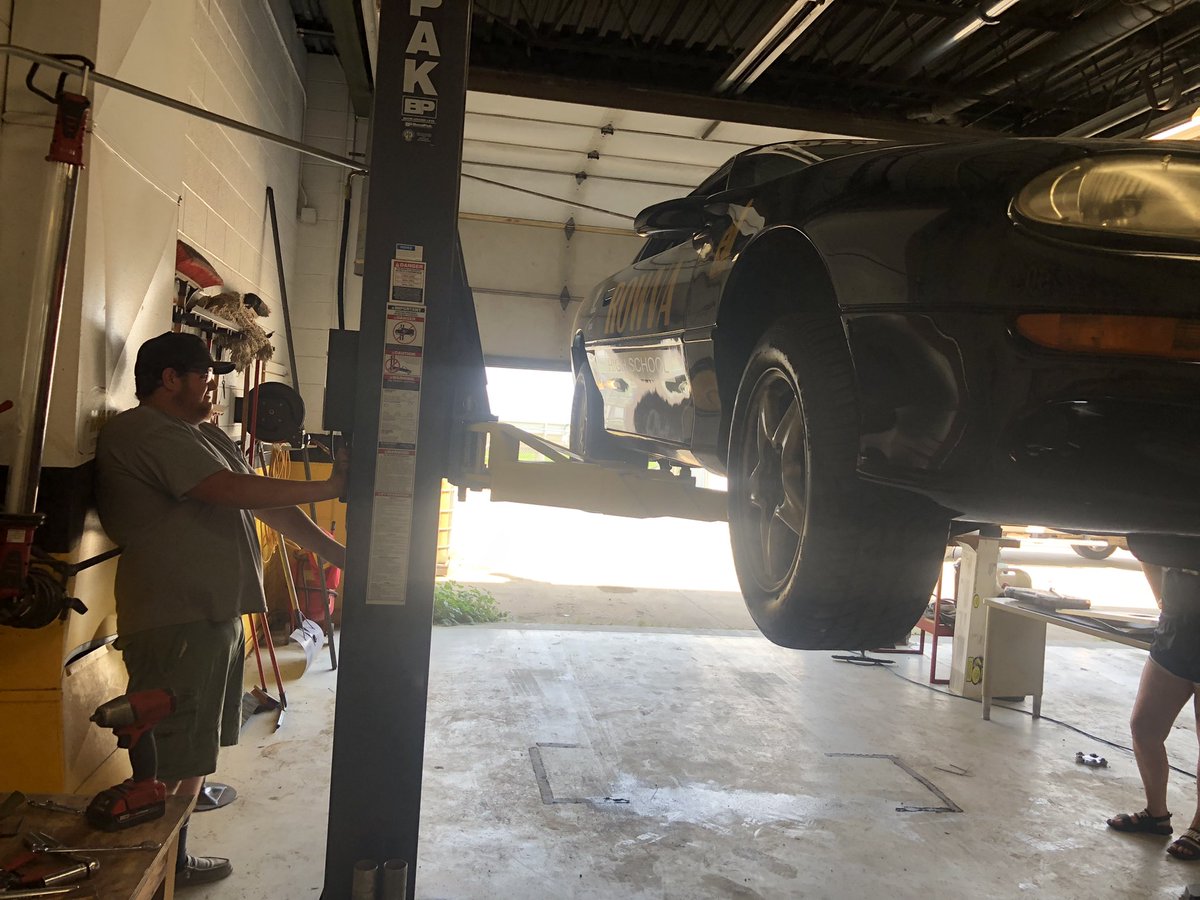 Gettin by with a little help from our friends- thanks for the help in getting ready for the big race this weekend at <a href="/RaceCordova/">Cordova Dragway</a> Trent! #rowvastrong