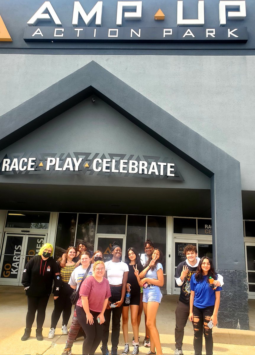 Laura Schuhwerk tweet media