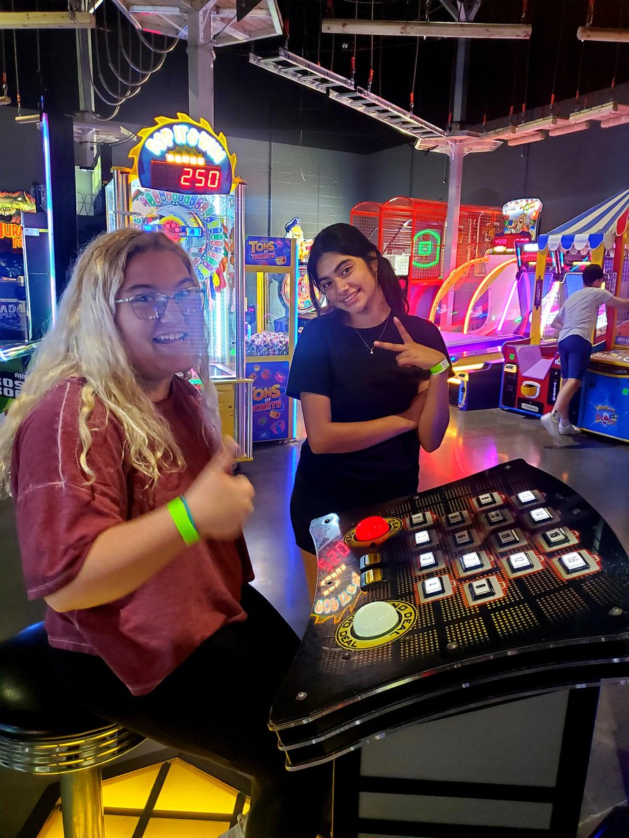 Laura Schuhwerk tweet media