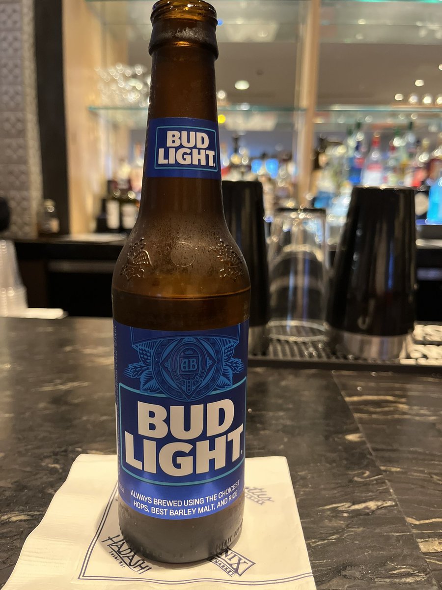 macelewis's tweet photo. @budweiserusa https://t.co/5yUFYUxaIF