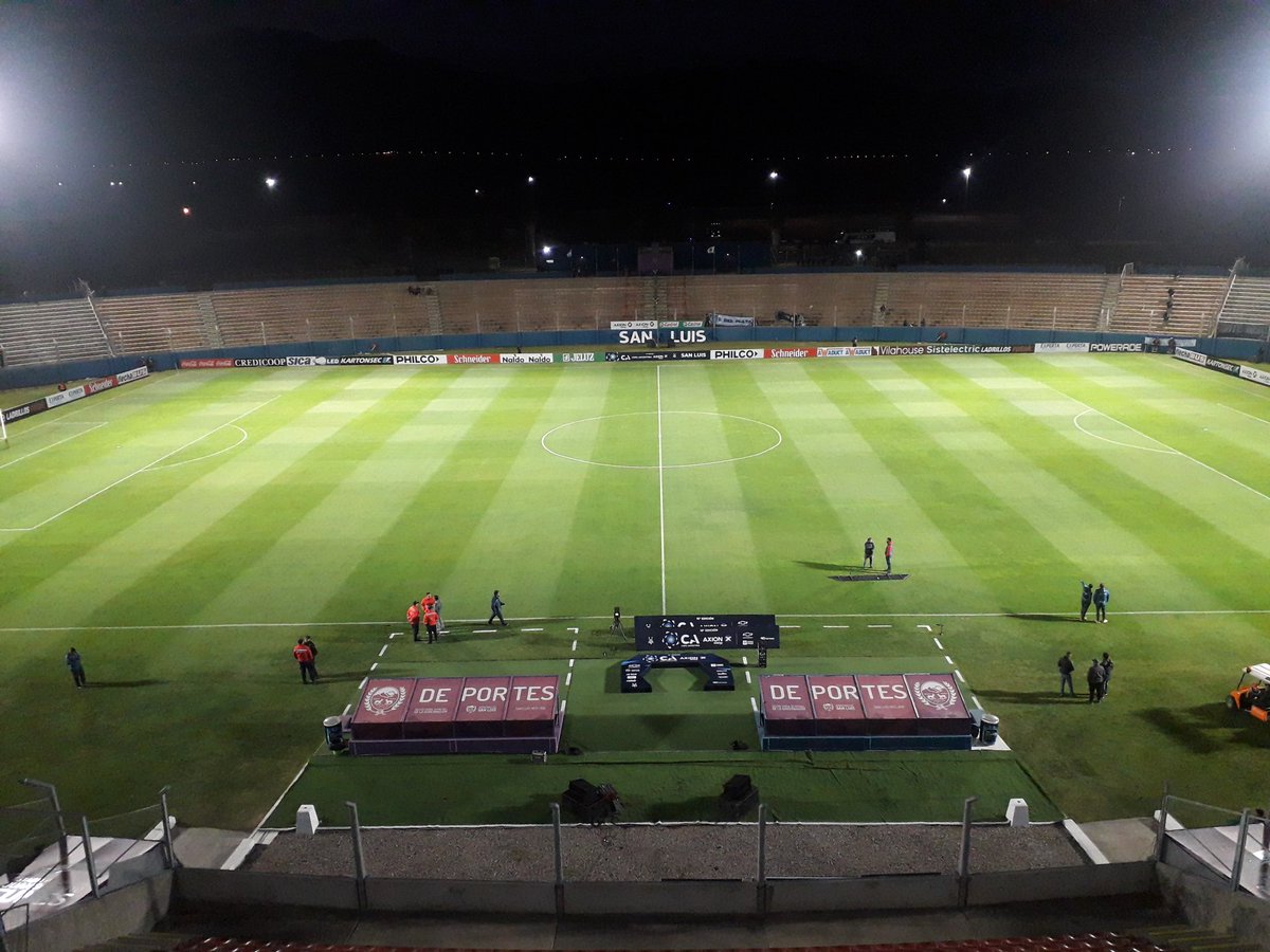 DjFatsRebo's tweet photo. Estamos desde el #JuanGilbertoFines de la ciudad de La Punta San Luis para @ClubGodoyCruz vs #ClubTristanSuarez por #CopaArgentina relata @roblestano comenta @MATIPASCUALETTI y como siempre por @radionihuil AM 680 FM 98.9 https://t.co/pAEayxYTJd #SentiNihuil 🌜📻⚽️ https://t.co/OGIJH2aeTy