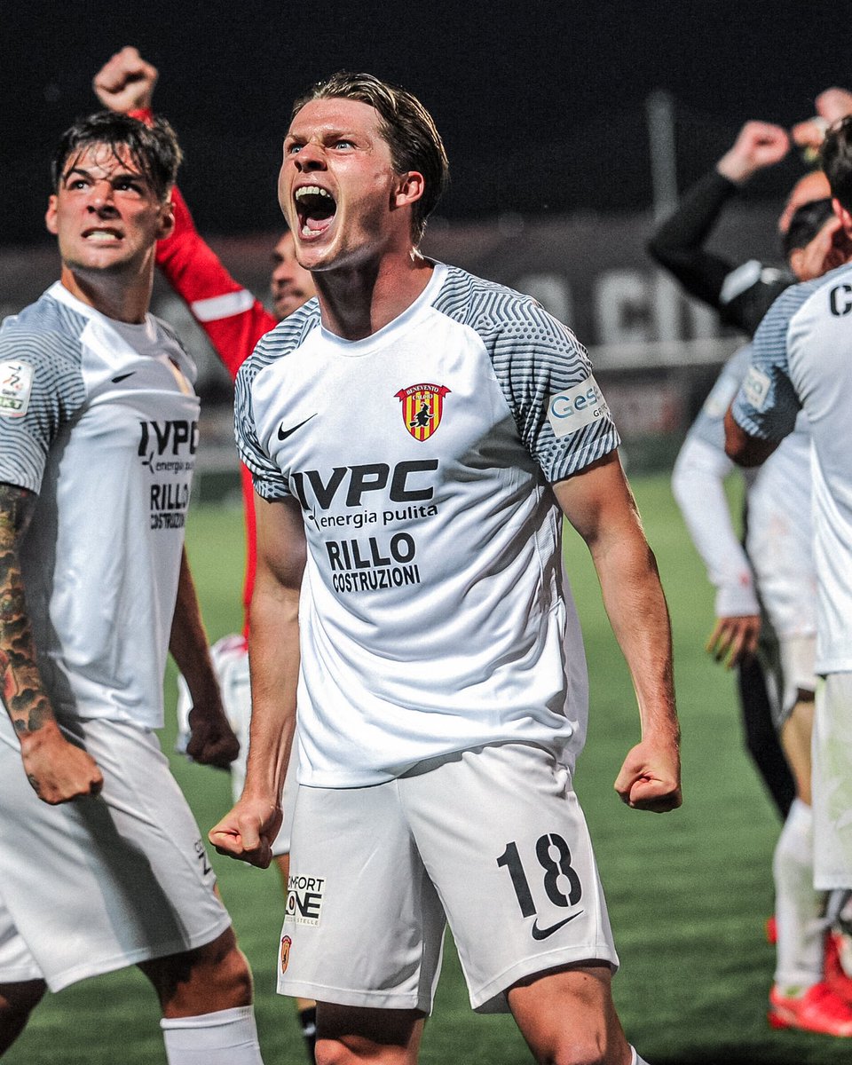 daamfoulon's tweet photo. La strega ha un cuore enorme, ed è più viva che mai. A martedì, tutti al Vigorito! 🤍🔥
#ASCBEN #FORZASTREGA https://t.co/TylnkUxUbm