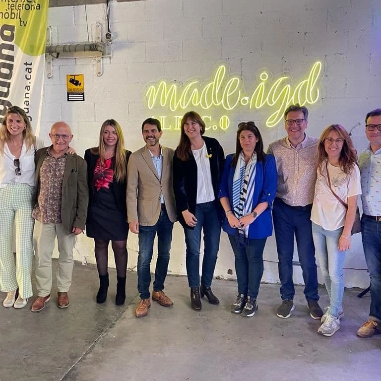 igualadacomerc's tweet photo. Aquest divendres, la presidenta del @parlamentcat, @LauraBorras, ens ha visitat al #madeIGD, acompanyada del consistori igualadí.
🟡 Moltes gràcies per la visita!

#Igualada #comerç #comerçigualada #recstores https://t.co/SYBOqaatOi