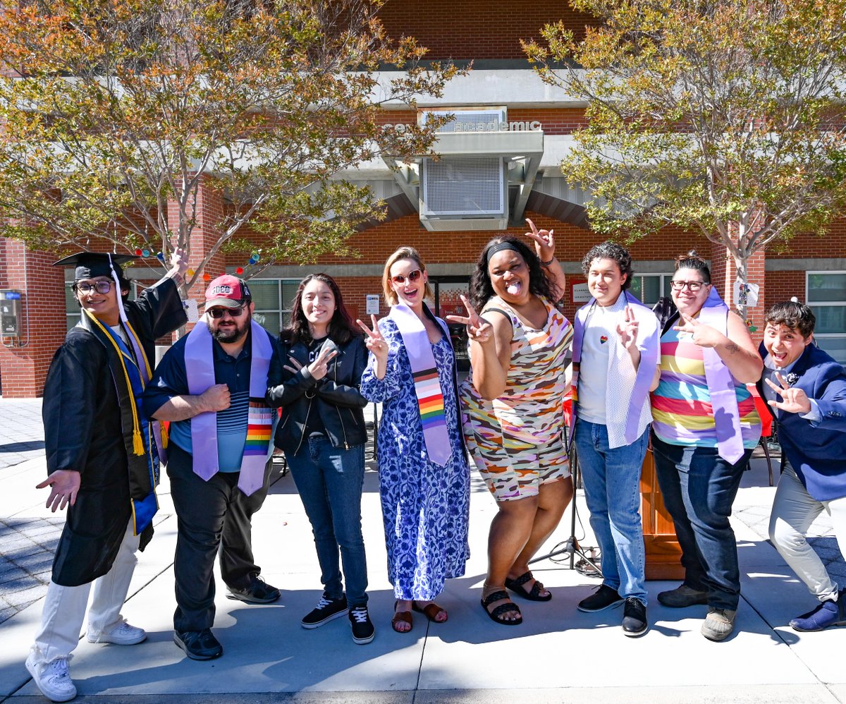 sdcitycollege's tweet photo. π π π The first San Diego City College Lav Grad π π π
Photos from yesterdays amazing ceremony to honor lesbian, gay, bisexual, transgender, and queer graduating students. To celebrate their educational journey and successes.
#sharecity #iamcitycollege #lavgrad https://t.co/iqBJsrlV3J