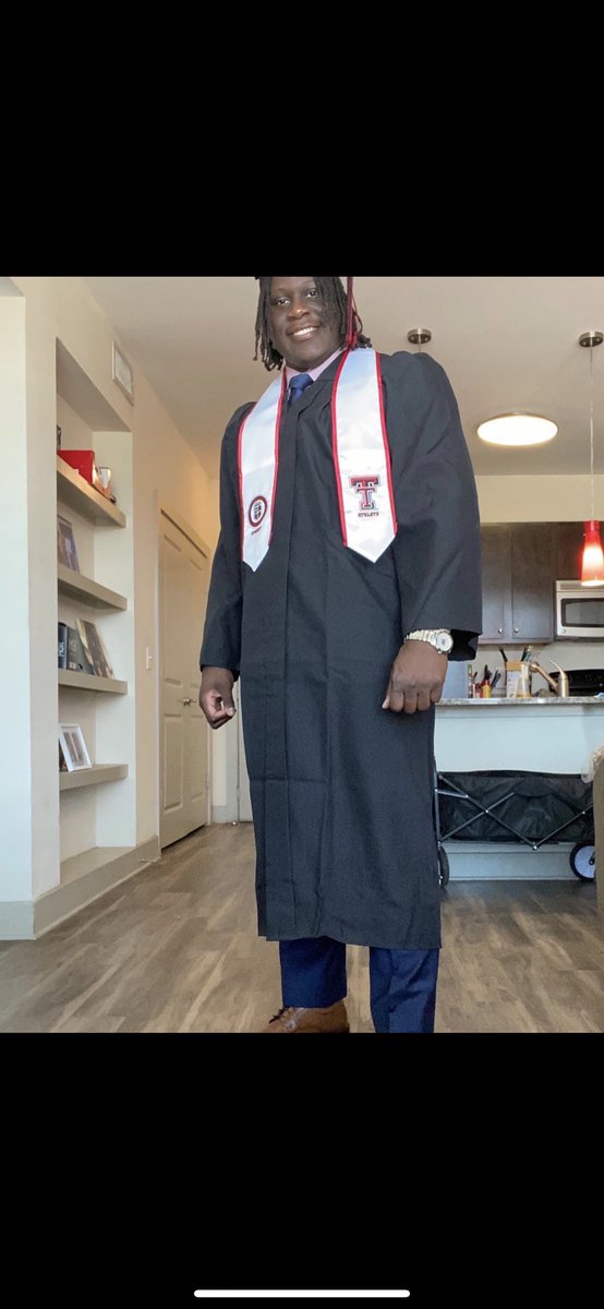 Tbradford97's tweet photo. I been saying I was a Red a Raider since I verbally committed back when I was playing HS football. Now I got the paper to prove it π¨πΎβππΎπ
#ClassOf2022 #ImOfficial
#MoreThanAPieceOfPaper https://t.co/7JtuwLVUjX