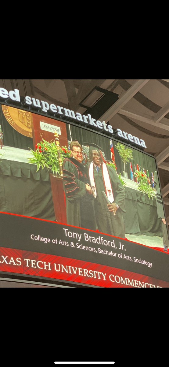 Tbradford97's tweet photo. I been saying I was a Red a Raider since I verbally committed back when I was playing HS football. Now I got the paper to prove it π¨πΎβππΎπ
#ClassOf2022 #ImOfficial
#MoreThanAPieceOfPaper https://t.co/7JtuwLVUjX