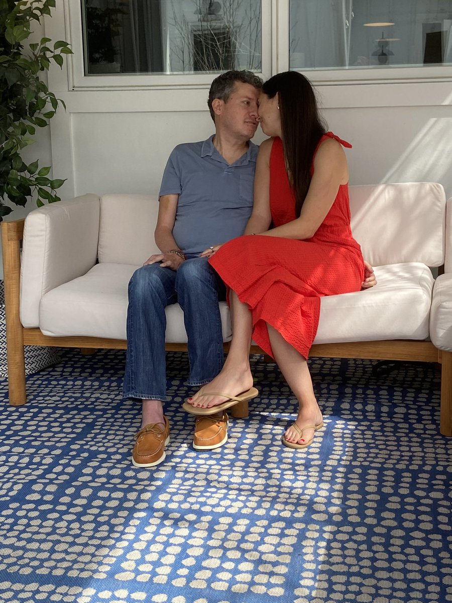 bsw5020's tweet photo. On this last Monday I was wearing blue but now it’s Friday and I’m in love. https://t.co/ezAanboxpT