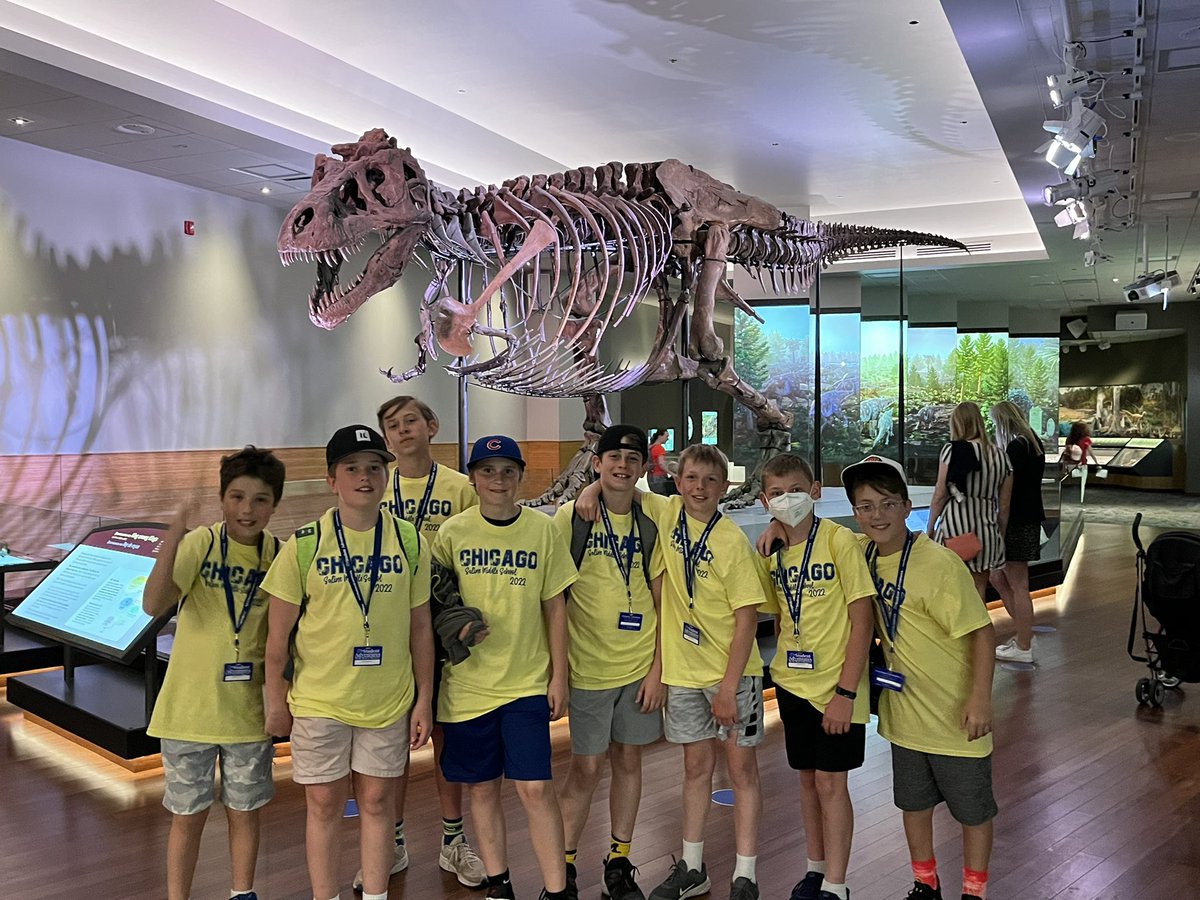 MrMarshallteach's tweet photo. #TheOtherGuys definitely enjoyed the blast from the prehistoric past at the Field Museum!  #SMSChicago @MiddleSaline @SalineSchools https://t.co/JFNDkHhcvV
