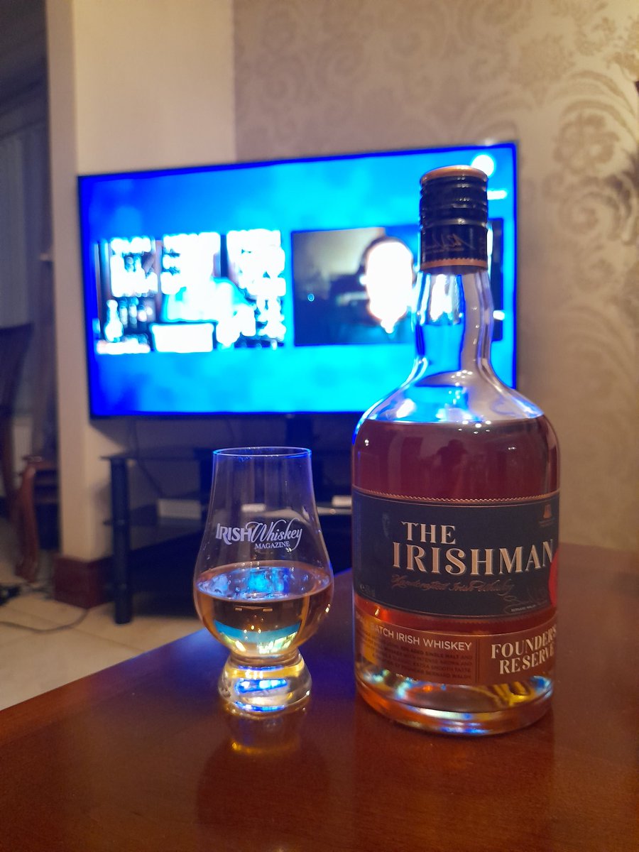 conorohare91's tweet photo. #happyhour with @whiskycast
And a great whiskey from @WalshWhiskey
#theirishman #irishwhiskey #fridaynightsip #singlemalt #singlepot https://t.co/lRcohIk3So