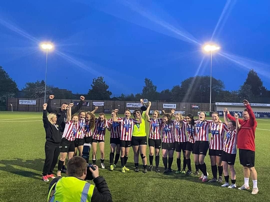 BcmCarlos's tweet photo. @KirkyG999 how dose it feel to be a champion mate  🏆 https://t.co/ppWAO0Uod2
