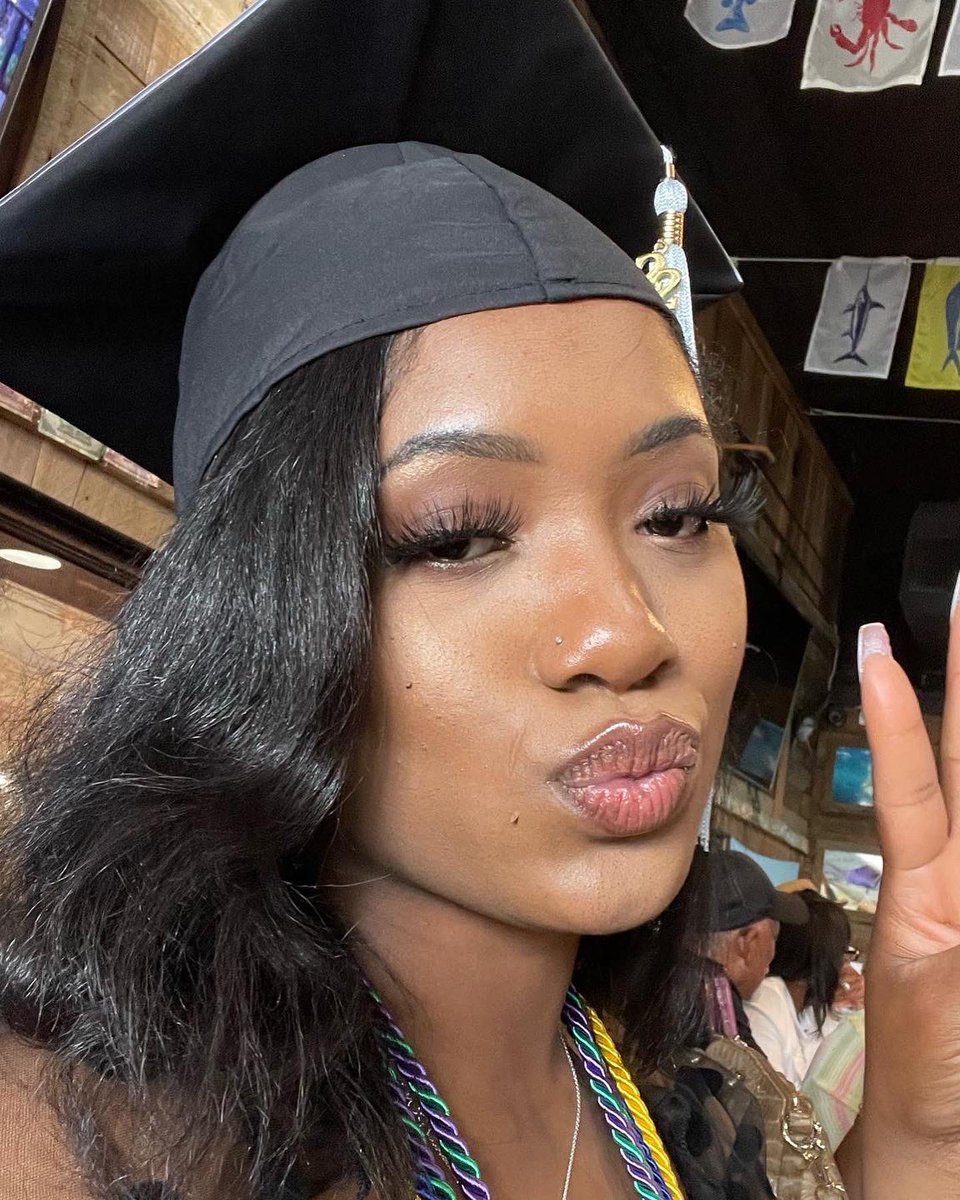kayybellaa's tweet photo. & thatโs a wrap โจ๐
Thank God! Degree Secured โ๏ธ
-forever jag, rawr ๐
#issagraduate #su22grad #teacherbae ๐ซถ๐ฝ https://t.co/PAkDfmP0Wk