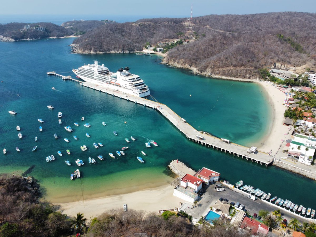 1/3
Hoy arribó al puerto de #Huatulco, el crucero SEABOURN ODISSEY con bandera de Las Bahamas. 

<a href="/webcamsdemexico/">Webcams de México</a> <a href="/JuanCRiveraC/">Juan Carlos Rivera Castellanos</a> <a href="/AMAVCostaOax/">AMAV Costa Oaxaqueña</a> <a href="/Quadratinoaxaca/">Quadratín Oaxaca</a> <a href="/aragonhuatulco/">Carlos Aragón Alcántara</a> <a href="/Chiva_henry/">Henry Santiago Informa</a> <a href="/Visita_Huatulco/">Promotores y Hoteleros Turísticos de la Costa</a> <a href="/huatulcohotels/">Hoteles Huatulco</a> <a href="/Osorio411/">Mirma López Osorio</a> @SECTUR_GobOax <a href="/SECTUR_mx/">SECTUR México</a> <a href="/Chiva_henry/">Henry Santiago Informa</a>
