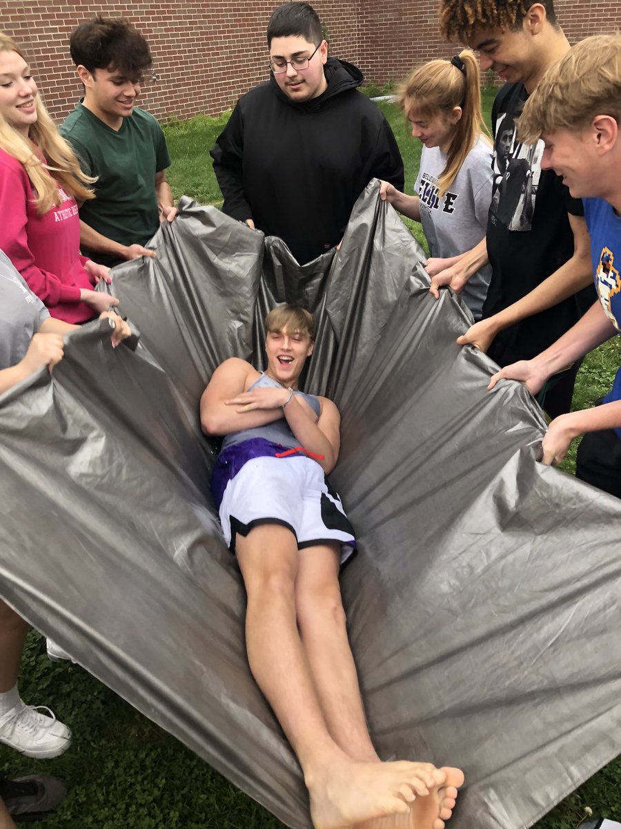 carda_j's tweet photo. Health Science students having a TACO day!! Learning how to treat Heat Stroke with a Taco- tarp assisted cooling oscillation ⁦@BellevueSchools⁩ ⁦@ChieftainNation⁩ ⁦@belleasthosa⁩ ⁦@DrJeffWagner⁩ https://t.co/u6BCZSUZFS