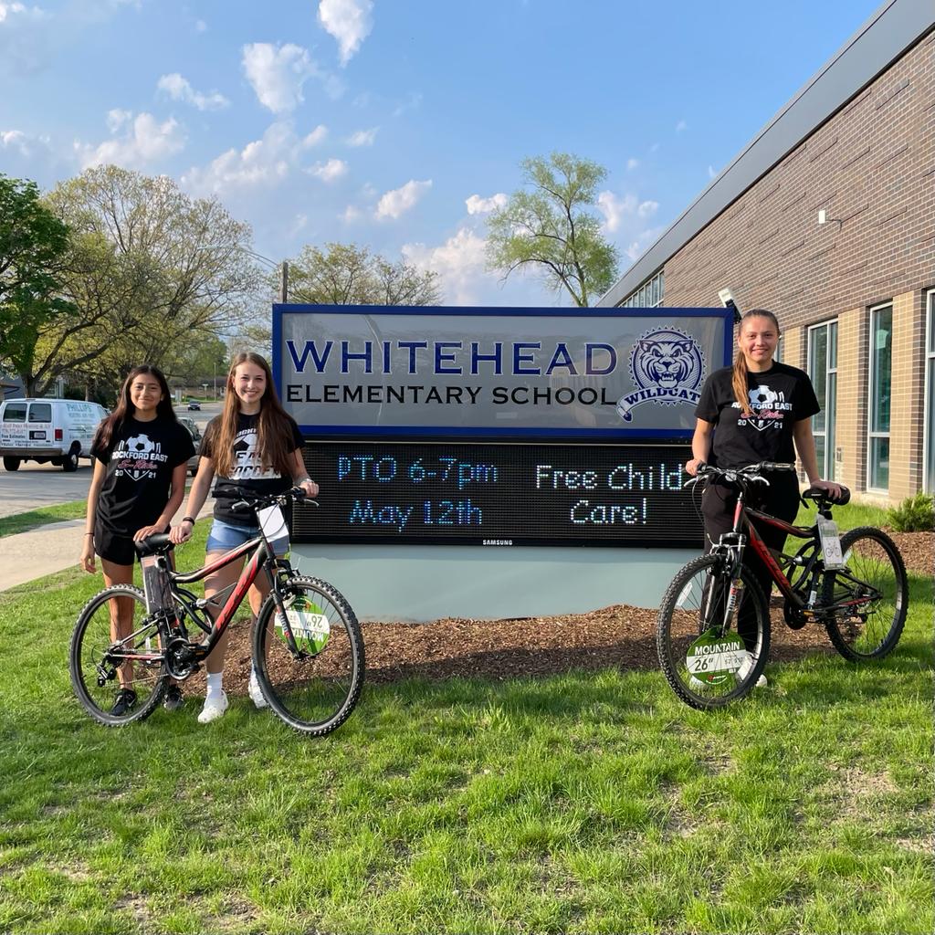 LadyErabsSoccer's tweet photo. A big part of the Lady E-Rabs soccer team culture is volunteering and giving back to the community. We are so happy to be able to donate 2 bikes to some future E-Rabs! @RPS205 @WhiteheadElem https://t.co/6VOI4sckkL