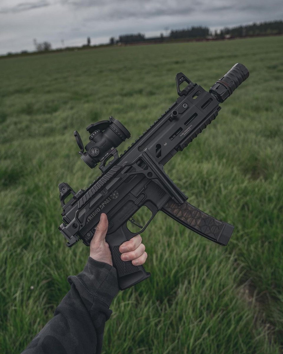 armsrepub's tweet photo. Looking 🔥🔥

📷 IG @morgan_studios_ 

#thepewpewlife #friday #vibes #blackout #trijicon #getoutandtrain #photography #ishootpixelsandbullets #9mm #kac #scalarworks #jmac #deadair #black https://t.co/Rtp6ezMYai