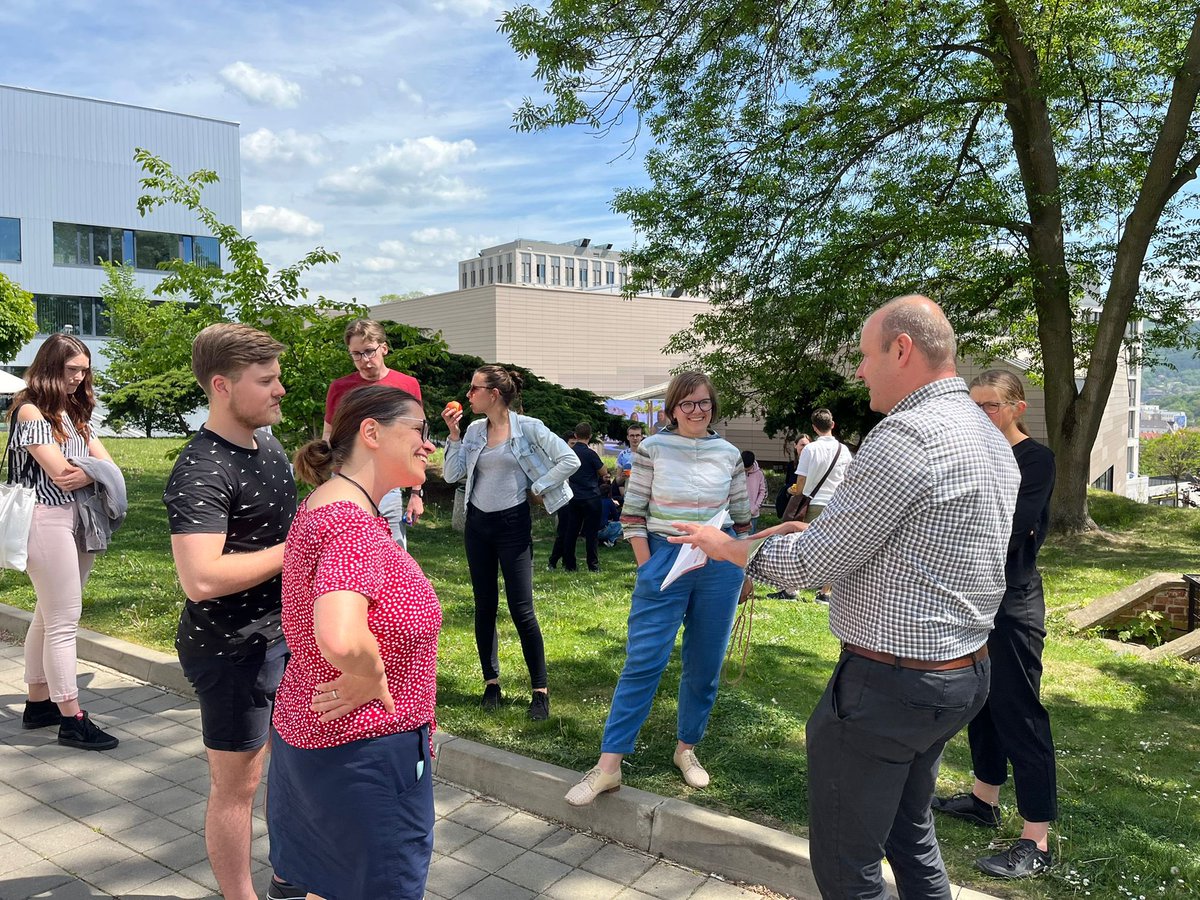 Doufám, že ty studentky a studenti #UJEP <a href="/tudresden_de/">TU Dresden</a> a <a href="/uni_bamberg_of/">Universität Bamberg</a> ,kteří si dnešní pátek třináctého dali s námi, tak nelitovali. Řešíme problémy našich pohraničních regionů - a jak jim čelit občanskou odvahou #Zivilcourage
<a href="/azpirna/">Aktion Zivilcourage e.V.</a> #EuroregionLabe <a href="/PolSci_FF_UJEP/">Katedra politologie FF UJEP</a>