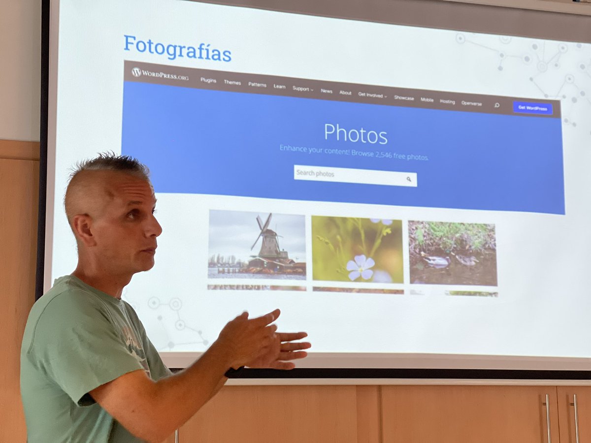 Disfrutando de la #Meetup de #WordPress de #AlhaurinDeLaTorre. Charla súper interesante de <a href="/luiscolome/">Luis Colomé 👨‍💻</a> enseñándonos todos los nuevos proyectos de WordPress.org y cómo se puede participar en la #comunidad de WP. Gracias <a href="/deliacarballo/">Delia Carballo</a> por organizarlo! 😃