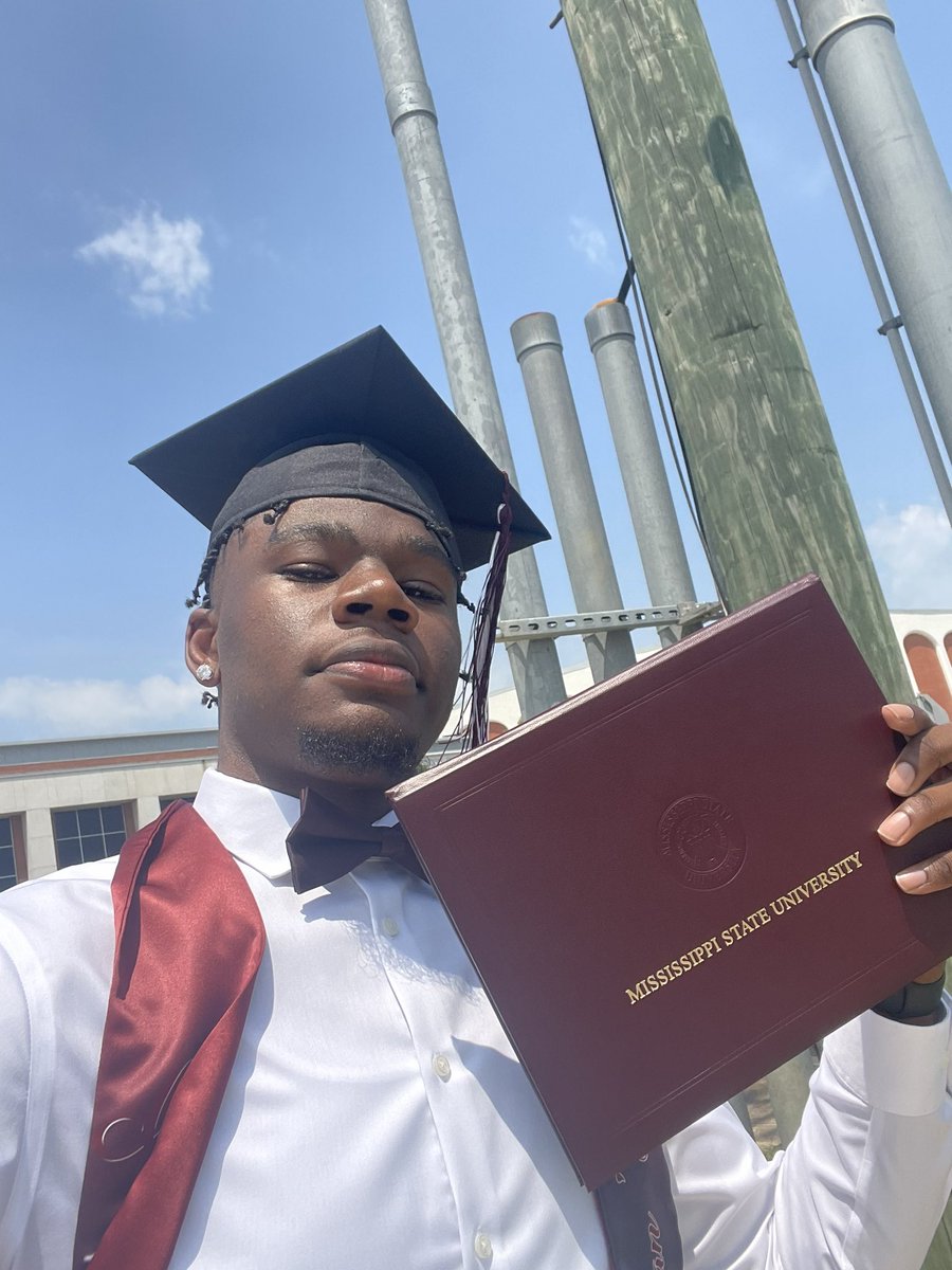 jayxbbm's tweet photo. Man I Graduated Today🎓🙌🏾 Huge Accomplishment, Big Blessing and something nobody can ever take away from me! I did it🙏🏾 Dreams to Reality. #Degreed https://t.co/F818ga4g96