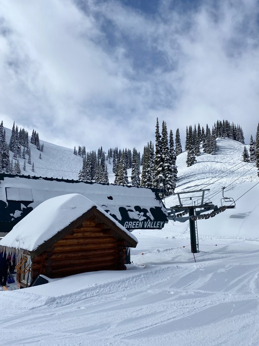 CrystalMt's tweet photo. Currently: 🌤️❄️⛷️🏂
Green Valley stake reads 109 inches! https://t.co/c2jNTerSOh