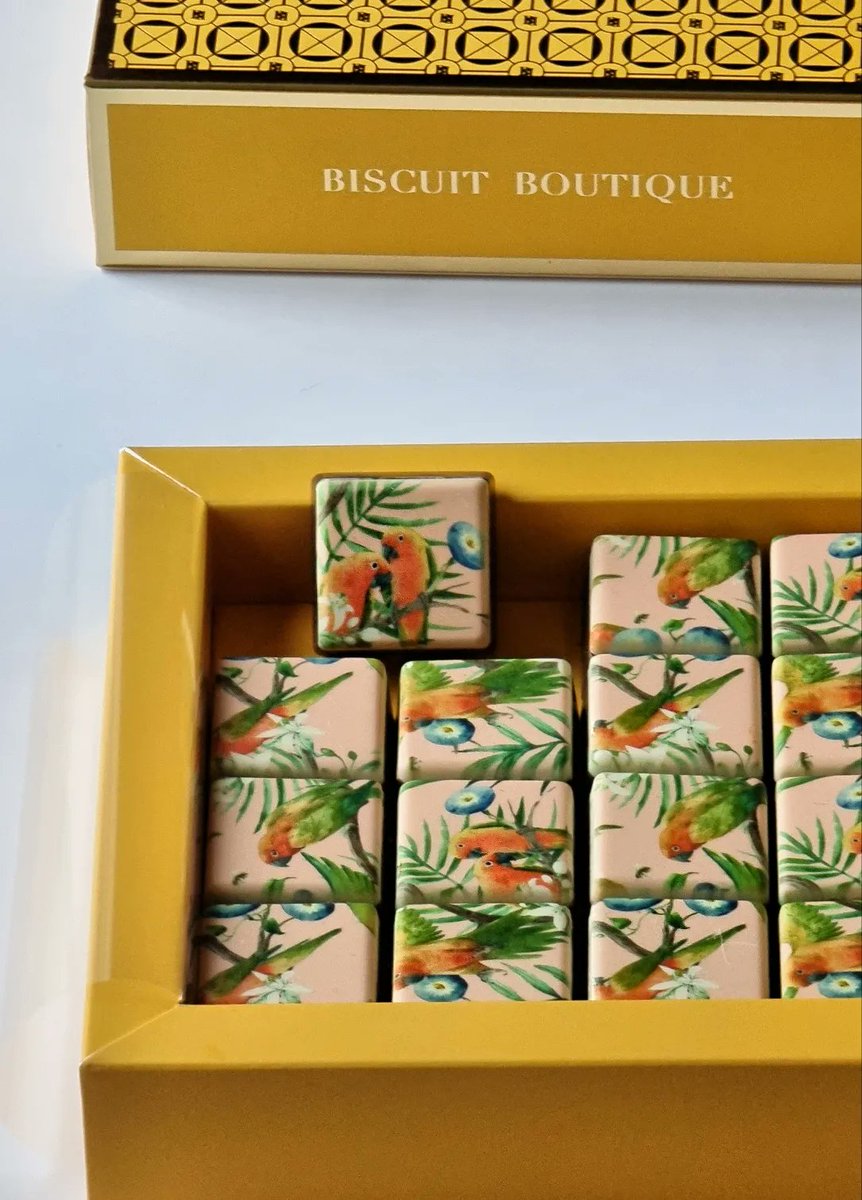 Beautiful Mosaic Chocolates for every occasion.💛  100 % plant-based, vegan, gluten-free and dairy-free chocolates for sharing sweet moments! Our new box of 16s is available to buy online at biscuitboutique.co ✨  #biscuitboutique #edibleart #artisan #chocolatelovers #gift