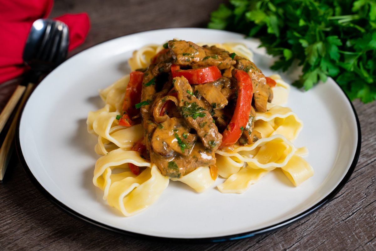 Are your customers looking for lower calorie options and healthy alternatives? 

Check out our Creamy Stroganoff seasoning and tell them about our low cal stroganoff recipe... 

☎️ 01772 282834 to talk orders and samples! 

pureety.com/recipe/low-cal…