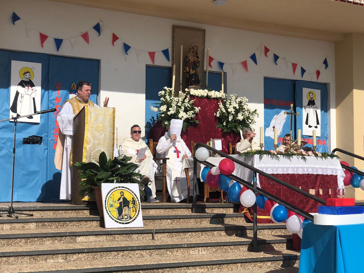 trinitariosCO's tweet photo. ¡¡50 años educando en Córdoba!! Hoy hemos celebrado la eucarist��a de clausura de los actos del 50 aniversario de @trinitariosCO @centrosFEST 
Trinitarios, una pasión azul y roja que ha inundado de libertad la ciudad de Córdoba. Go!!!
#50añoscontigo 
#go
#somosfest https://t.co/UfAL4naUTh
