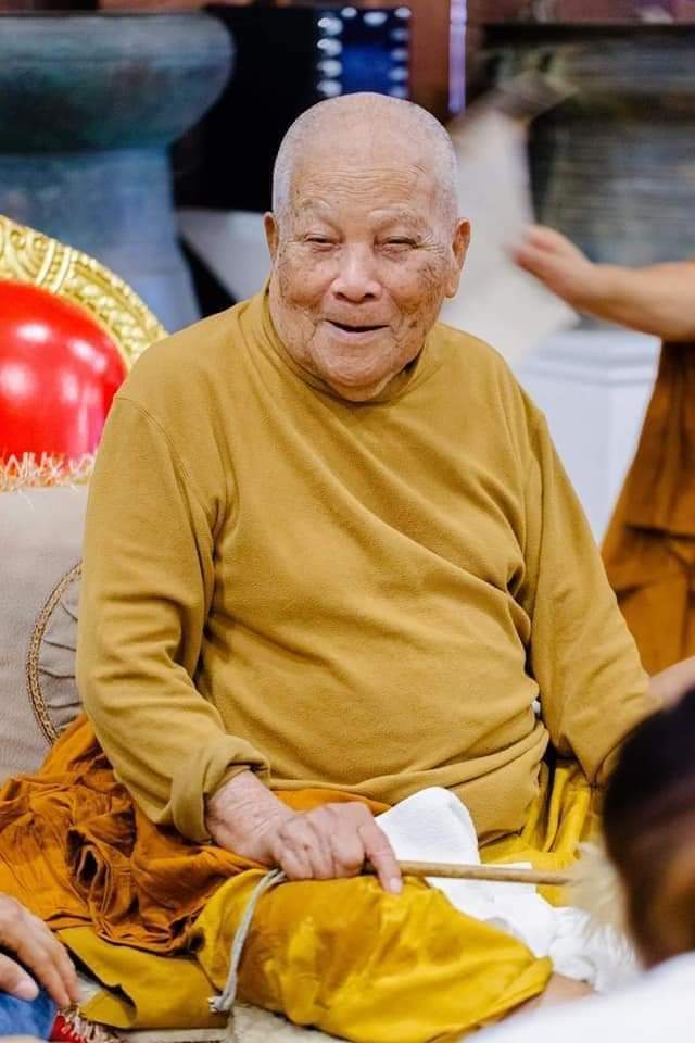 ยาธาตุน้ำขาวกระต่ายบิน tweet media
