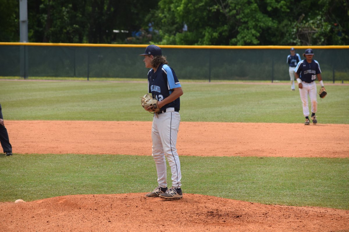 Pitcher <a href="/DanielCrabtreee/">Daniel</a> picks off a runner at second by throwing to <a href="/RhettHammontree/">Rhett Hammontree</a>  who made a great tag to get the runner out at 2nd!! #TCCAA <a href="/FlatgroundApp/">FLATGROUND Pitching</a> <a href="/jucoroute/">#JucoRoute</a> @JUCOBsb <a href="/JucoUncommitted/">JUCO Uncommitted</a>  <a href="/_TheJBB/">The JBB</a>  <a href="/Pope_Baseball/">Pope Baseball</a> and <a href="/DHSCatsBaseball/">Dalton High Baseball</a> Alumnus