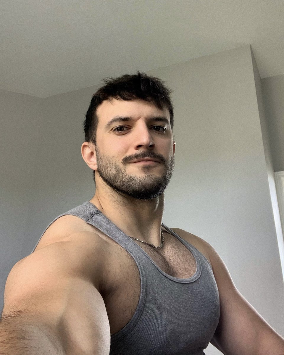Benny tweet media