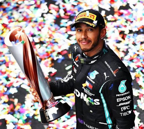 F1tutkumuz's tweet photo. 🤔Size göre Formula 1 tarihinin en iyi pilotu kim?

👉Michael Schumacher için RT
👉Lewis Hamilton için Beğeni
👉Farkı bir görüş için Yorum https://t.co/t8Q0FcrOGF