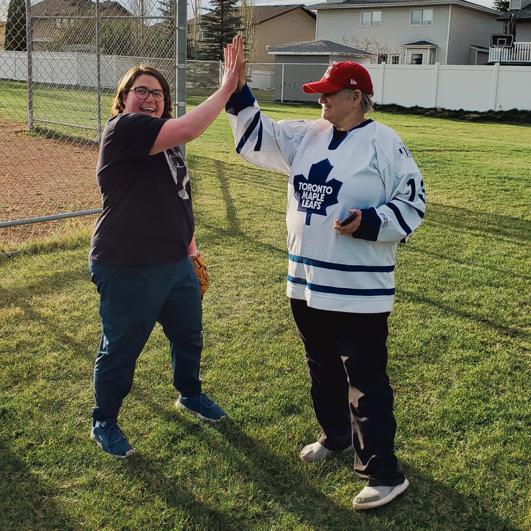 SpecialOAlberta's tweet photo. High five it's Friday and our PEAK Program is back. PEAK athletes support each other in reaching their goals as they complement their in-person sports training with weekly virtual sessions! 🙏

Join the fun FOR FREE today: https://t.co/ISxK479GJW https://t.co/sLof3Q7jQn