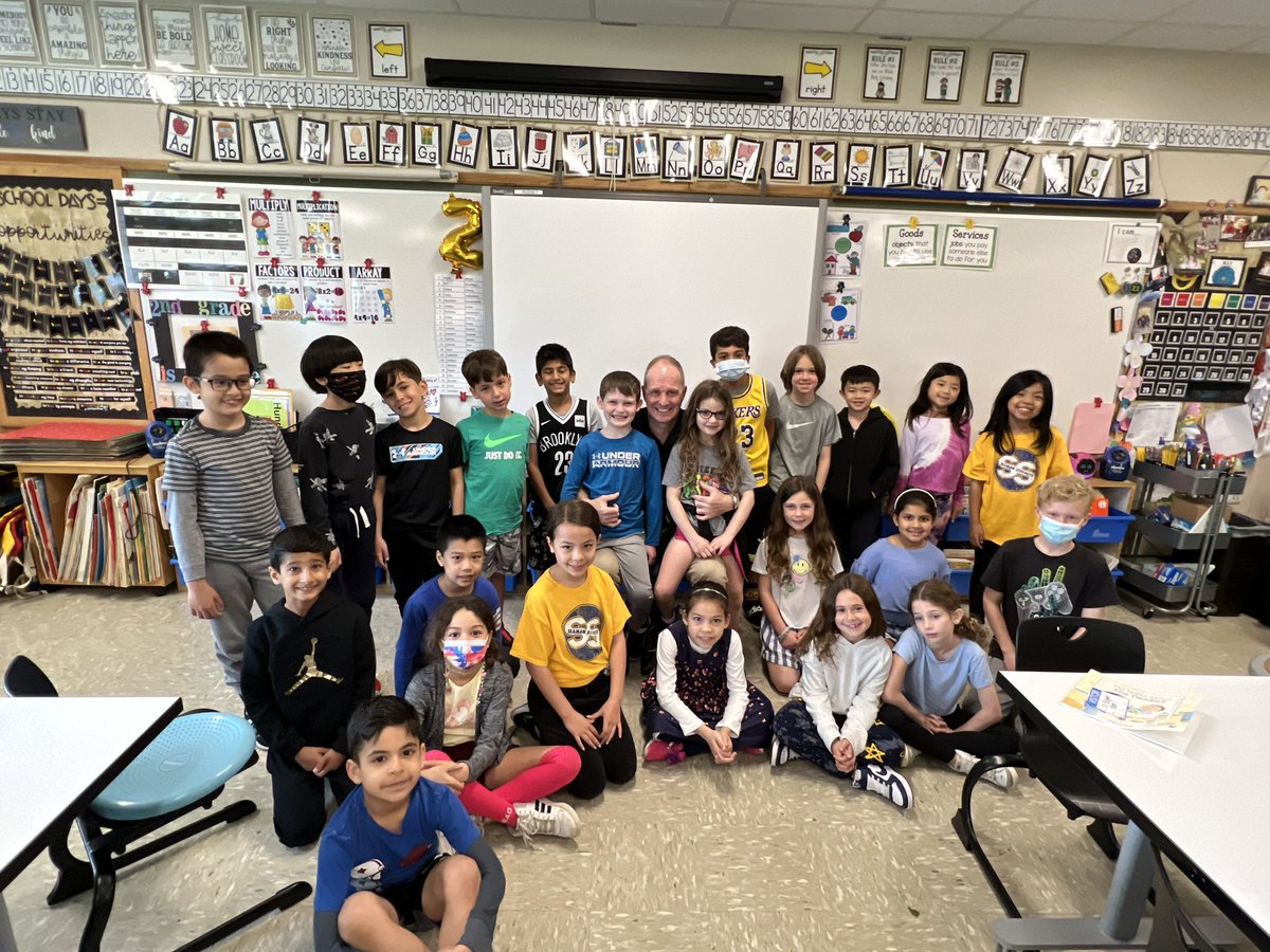 EllenZeises's tweet photo. We enjoyed our Community Reader, Dr. Richman! He taught us all about being a dentist and how to take care of our teeth. π¦·π #ParpWeek #jrrsfamily #CommunityReader @JRRS_Jericho @stephrichman1 https://t.co/tjEaK66bQC