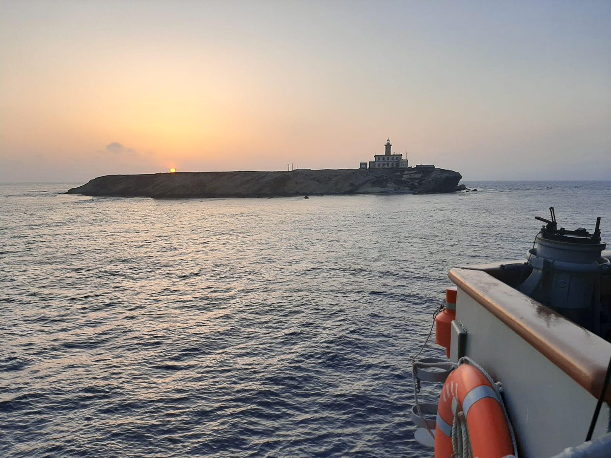 Armada_esp's tweet photo. #BuenosDías desde la Isla de Alborán, donde el #P22Tagomago ha realizado el relevo de personal y brindado apoyo logístico al destacamento naval que vela por la seguridad de ese enclave.

#SomosLaArmada🇪🇸⚓️
#DefendemosEspañaEnYDesdeLaMar https://t.co/2CKOEEM9qx