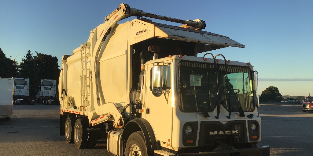 BigTruckRental's tweet photo. Did you know we offer a rent-to-purchase program? This is the perfect solution for dealing with uncertain projects and timelines. Learn more about the many other benefits of this program here: https://t.co/6VlKF3WBHY #BigTruckRental #GarbageTruck #RentToOwn https://t.co/0rBkh2JBlc