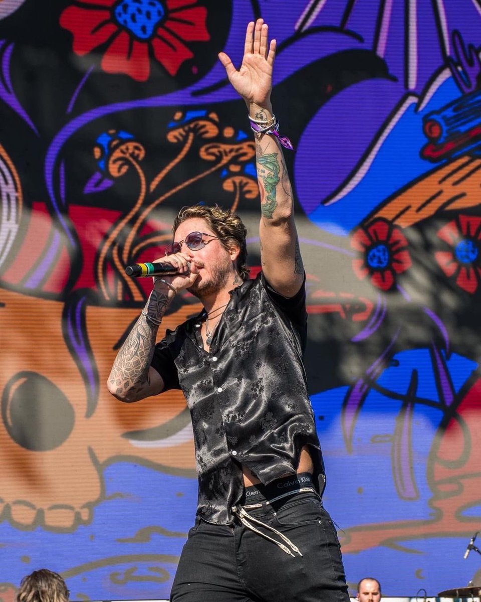 calivibesfest's tweet photo. Andy, our hearts are broken 💔 We were inspired by your talent &amp; uplifted by your soul &amp; swagger. It’s with a heavy heart that we offer our thoughts &amp; prayers to your family, band mates, loved ones &amp; your loyal fans. Love from all of us at Cali Vibes Fest #AndyJChaves @Katastro https://t.co/svFbubXEPp