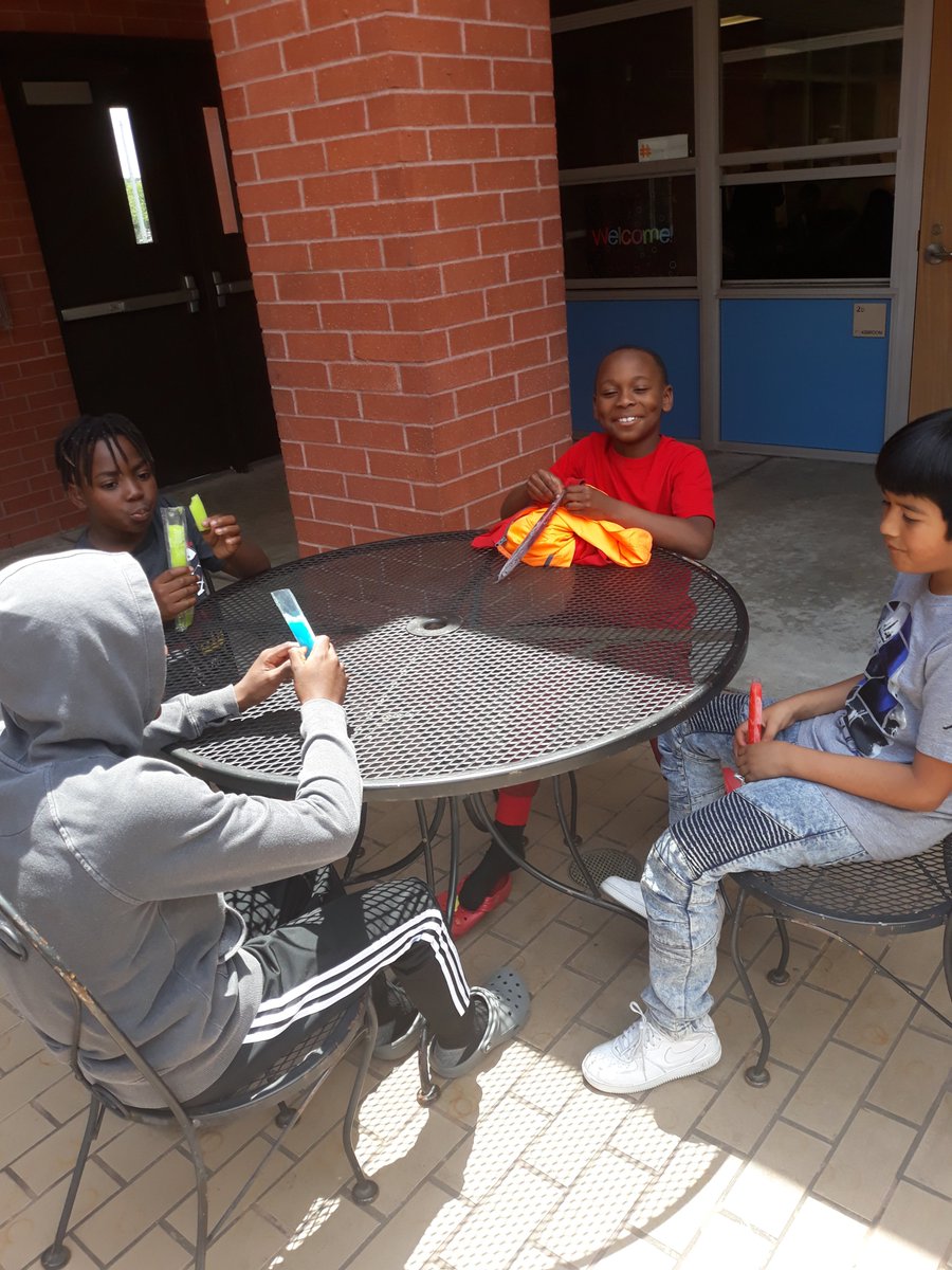 LeaLinthicum's tweet photo. Chat and chill #Graypossible #chillconduct #earnapop @GrayES_AISD @carranza_april @martines19 @LAshley2016 https://t.co/8853iarpbq