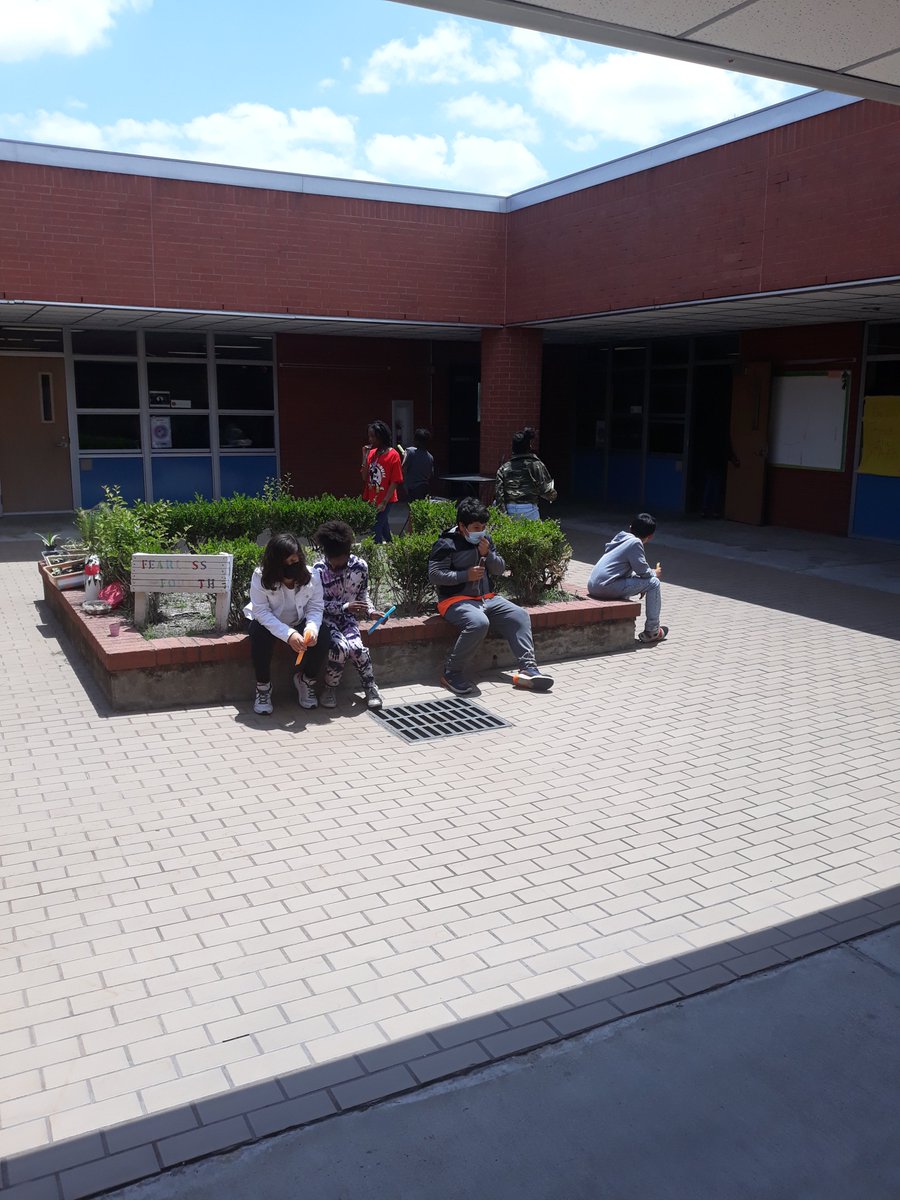 LeaLinthicum's tweet photo. Chat and chill #Graypossible #chillconduct #earnapop @GrayES_AISD @carranza_april @martines19 @LAshley2016 https://t.co/8853iarpbq