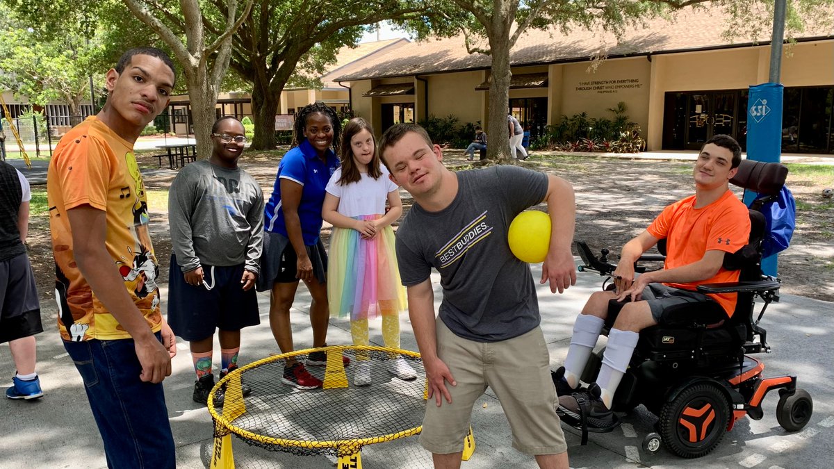 MSCatholicOrl's tweet photo. Happy Friday! We're ending the week playing Spikeball with our friends! https://t.co/aI3uCTmbJE