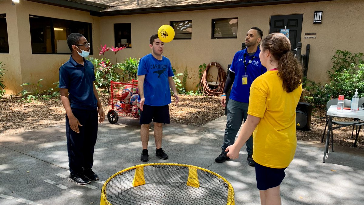 MSCatholicOrl's tweet photo. Happy Friday! We're ending the week playing Spikeball with our friends! https://t.co/aI3uCTmbJE