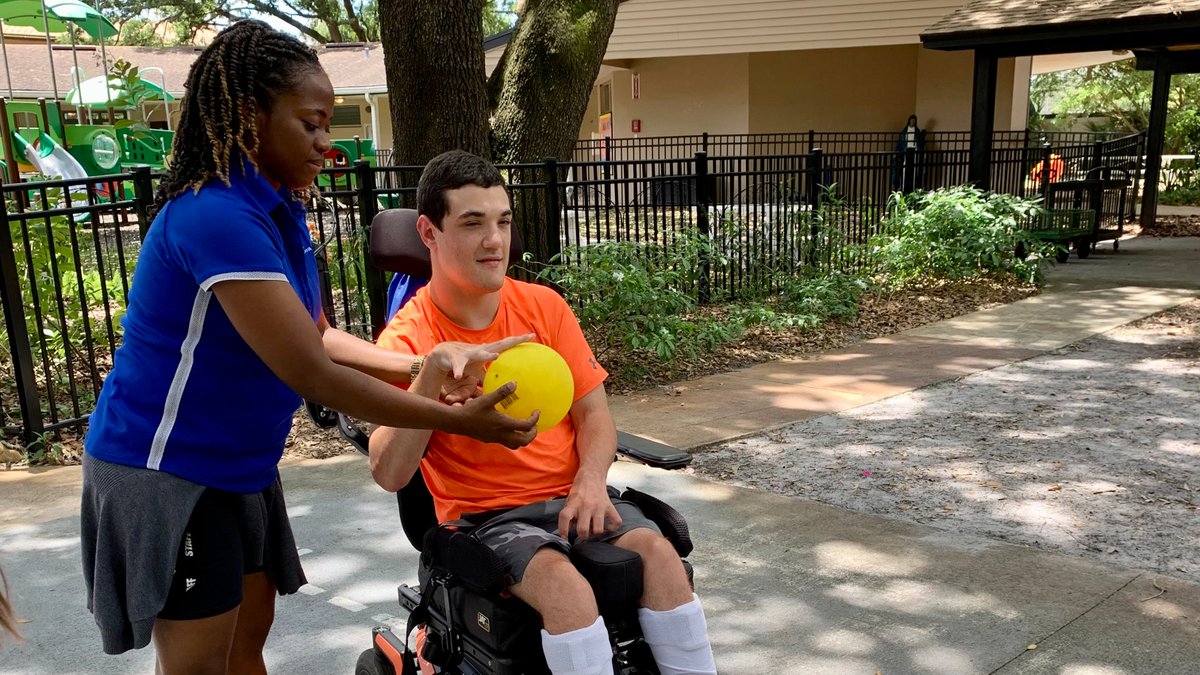 MSCatholicOrl's tweet photo. Happy Friday! We're ending the week playing Spikeball with our friends! https://t.co/aI3uCTmbJE