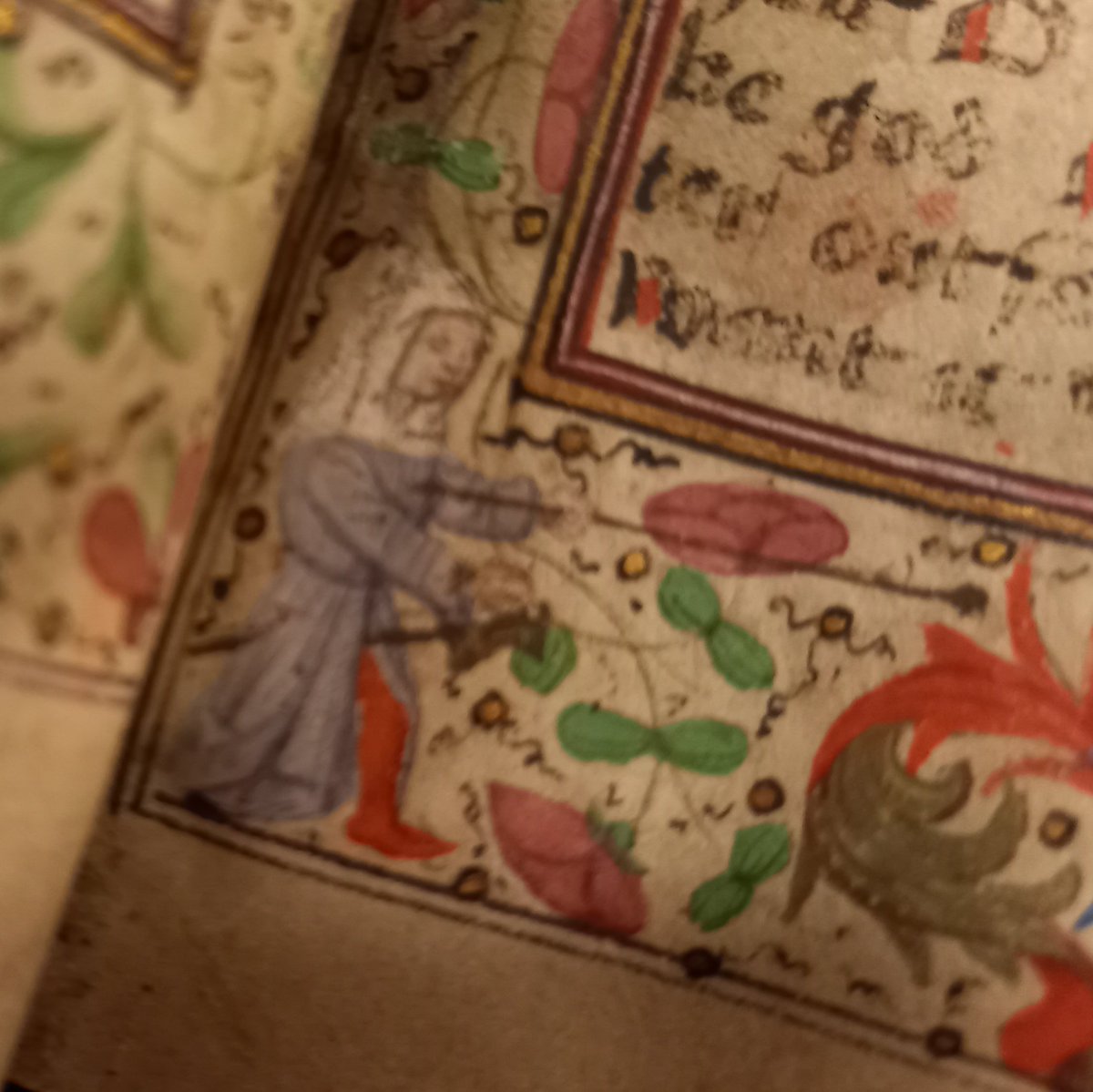 amwillemsen1's tweet photo. Today, finally met #manuscript I seem to keep writing about: small prayerbook from #Limburg 1490-1500 @KB_Nederland (133 D 10) w/girls riding hobbyhorses & mock fighting w/blunt lances! Also: boys fighting w/#kolf sticks & balls. And a superb-owl!🦉 @EdvanderVlist @SamuelMareel https://t.co/j0essTbxU3