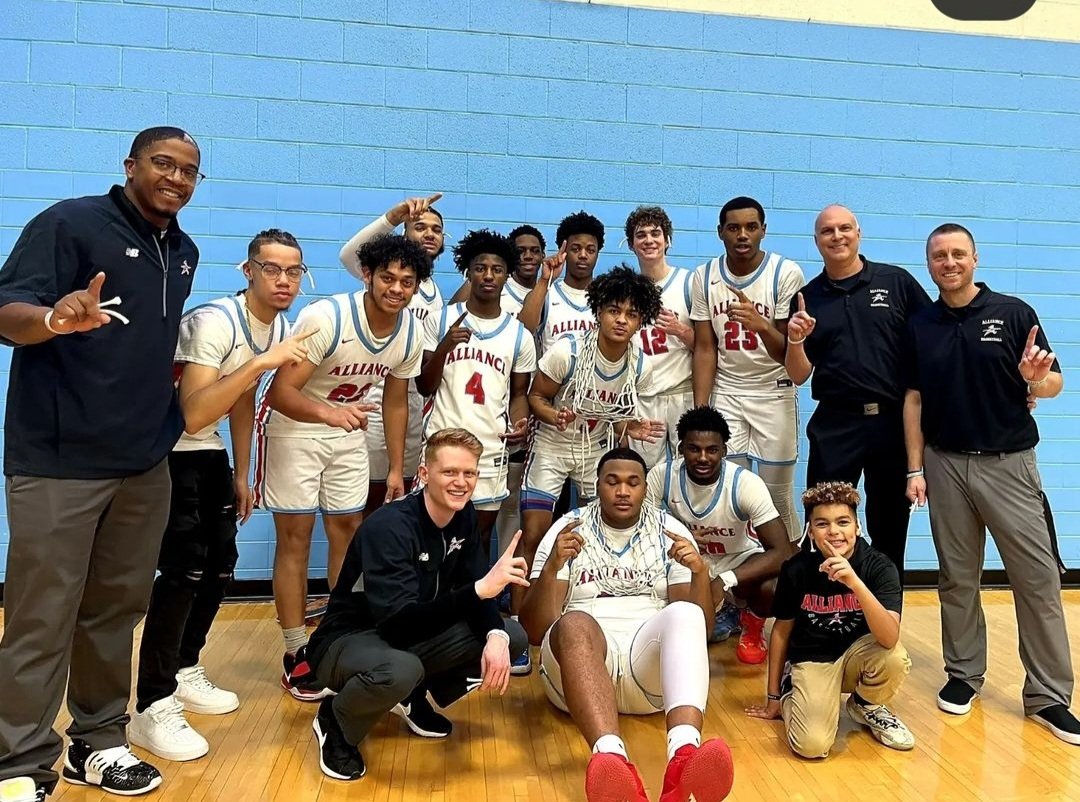 CoachLong15's tweet photo. Earlier this week I made the tough decision to step away from coaching hoops at AHS after 7 yrs. Blessed to be apart of 4 league titles, two 20+ win seasons &amp; 2 trips to districts....but more importantly for the life-long memories &amp; bonds that were made along the way!
#RepThatA https://t.co/gEbFcDMrqi