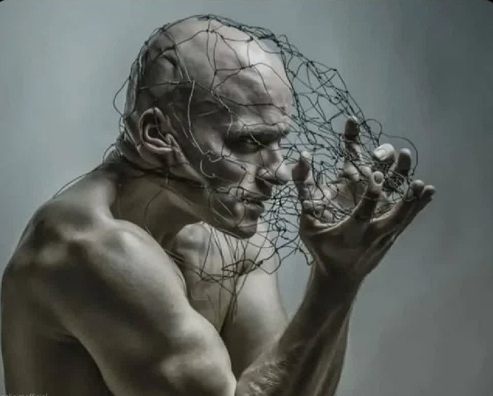 Bu dünyadaki en mutsuz insanlar başkalarının ne düşündüğünü takıntı haline getiren insanlardır.