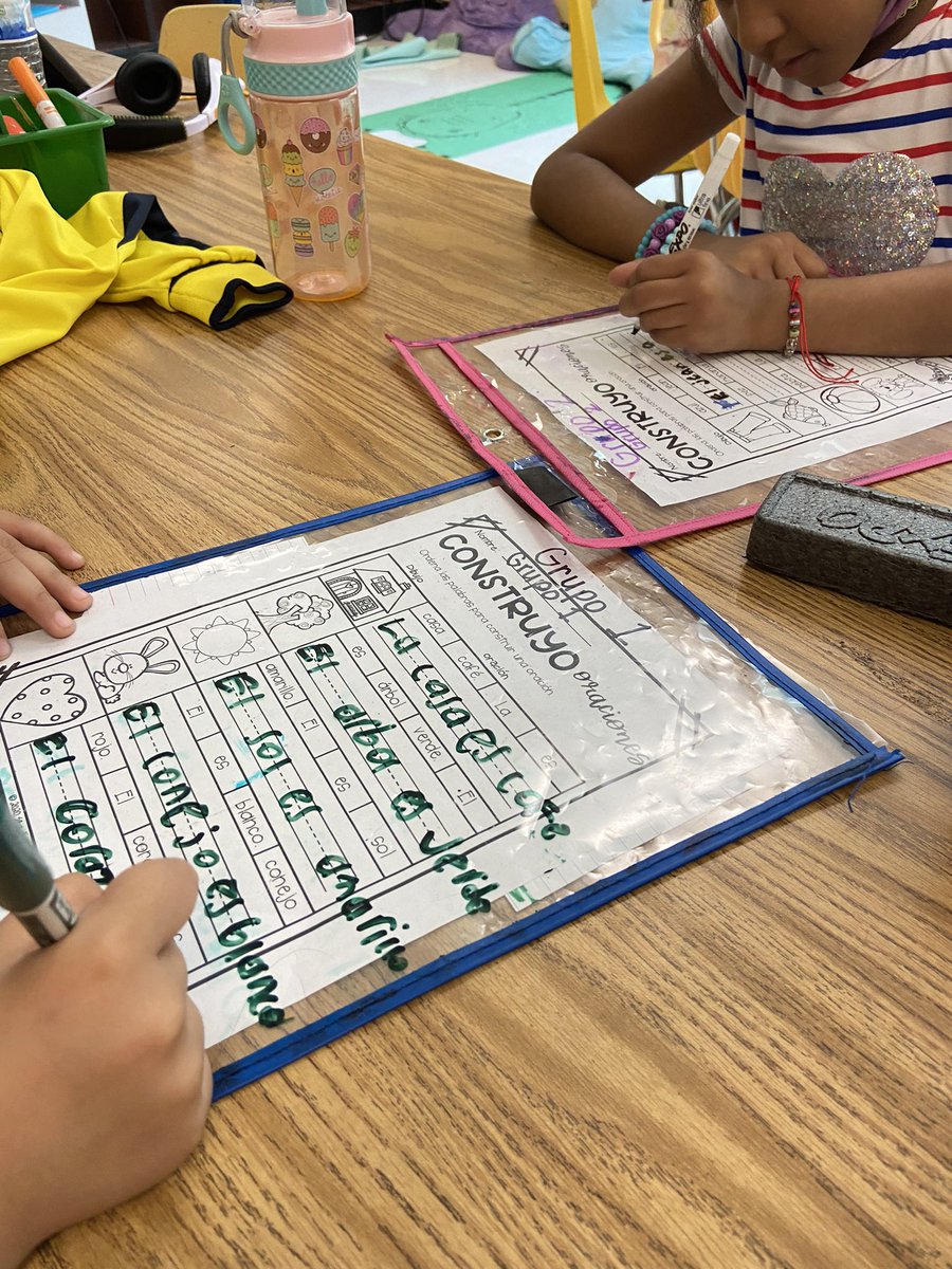 These dual immersion kids are helping me learn Spanish today.