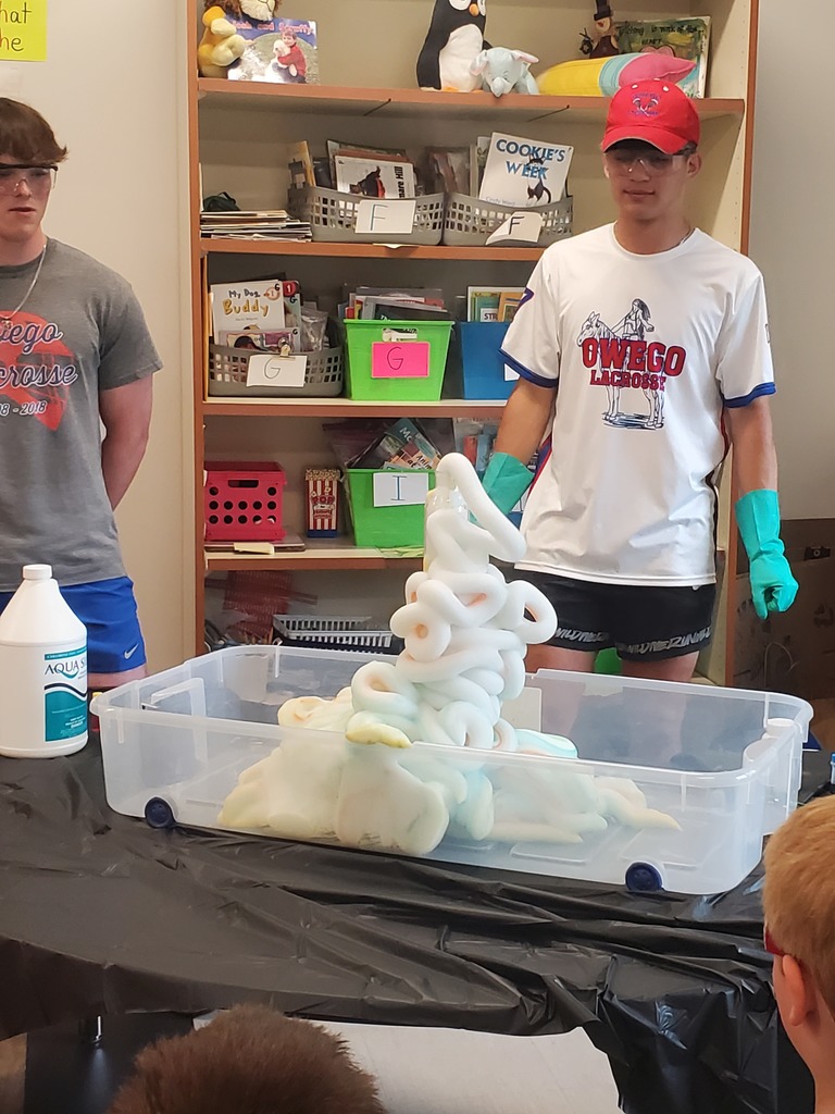OAUpdate's tweet photo. Owego Free Academy Chemistry students in Mrs. Williams's class visited Apalachin Elementary School to conduct science experiments with first-grade classes today. Check out some more photos here: https://t.co/ySQwXdqu0b #OAisYOU #OAPride #OATraditon #OASTEAM https://t.co/leRzrlZ1SH