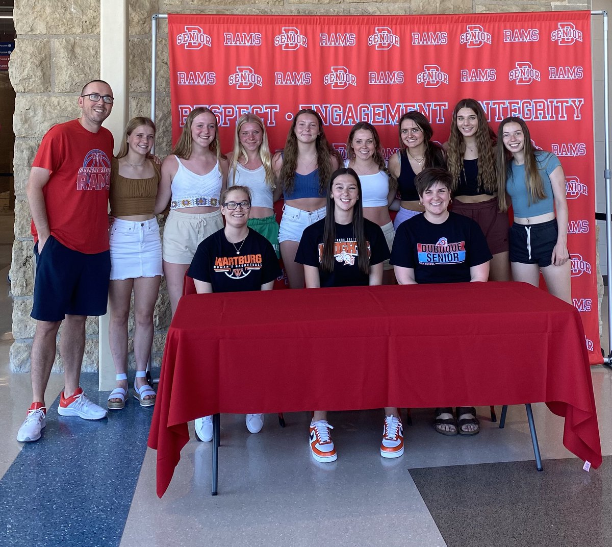 senior_wbball's tweet photo. Congratulations to Big Liv on signing to continue her academic and athletic career at Wartburg! Wish you nothing but the best in your future! https://t.co/NRvmeOOTQA